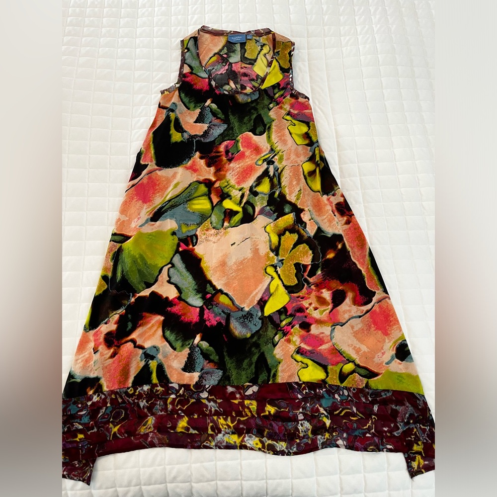 Vera Wang dress size small with pockets